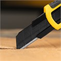 Нож, 18 мм, сменное лезвие, SK4, корпус из ABS + TPR, торцевой зажим Denzel 36173