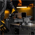 Тиски слесарные BVH-100, 100 мм, поворотные, стальная направляющая, с наковальней //Denzel 39130